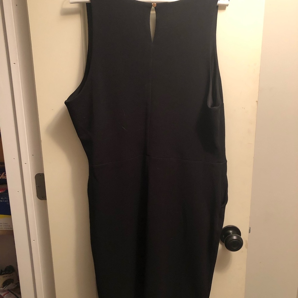 Black sleeveless dress with pockets